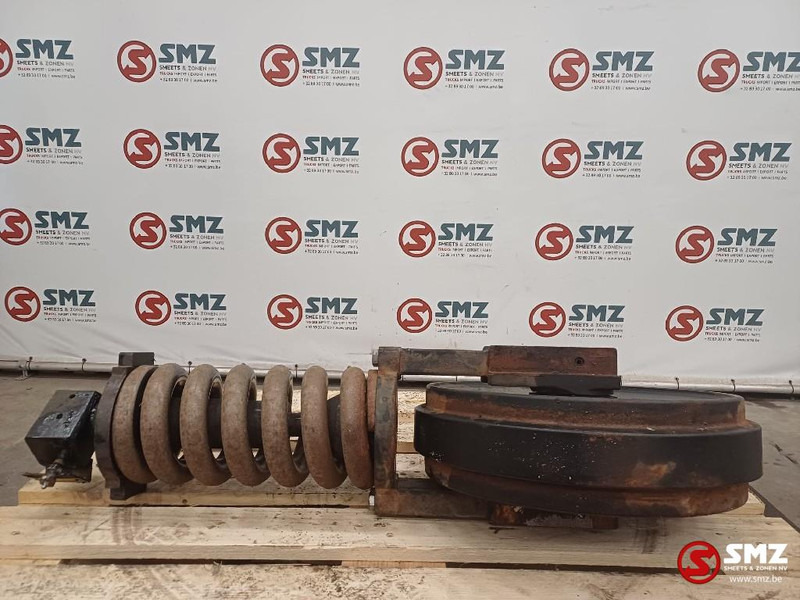 Caterpillar Track adjuster and recoil Caterpillar - Keret/ Alváz - Anyagmozgató gép: 1 kép. Caterpillar Track adjuster and recoil Caterpillar - Keret/ Alváz - Anyagmozgató gép: 1 kép.