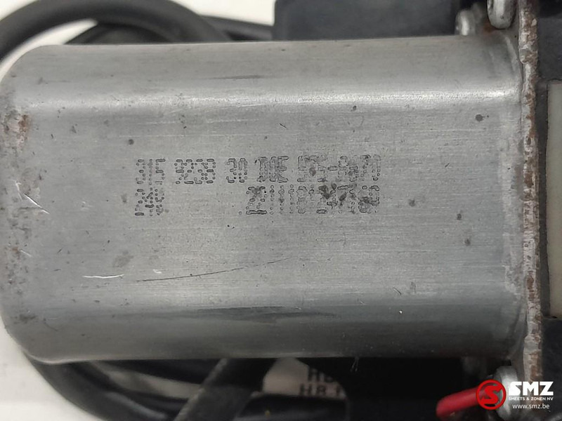Caterpillar Windshield wiper motor caterpillar - Ablaktörlő - Anyagmozgató gép: 4 kép. Caterpillar Windshield wiper motor caterpillar - Ablaktörlő - Anyagmozgató gép: 4 kép.