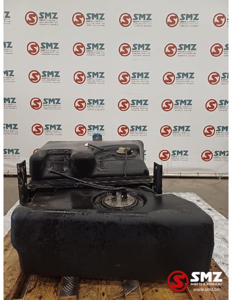 DAF Occ AdBluetank 100L Euro5 DAF - Üzemanyagrendszer - Teherautó: 4 kép. DAF Occ AdBluetank 100L Euro5 DAF - Üzemanyagrendszer - Teherautó: 4 kép.