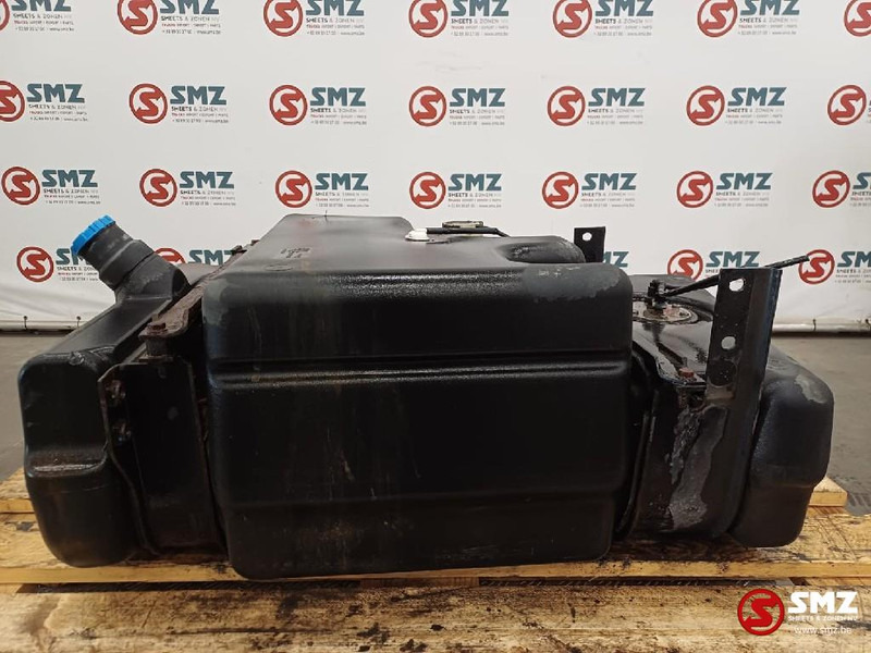 DAF Occ AdBluetank 100L Euro5 DAF - Üzemanyagrendszer - Teherautó: 2 kép. DAF Occ AdBluetank 100L Euro5 DAF - Üzemanyagrendszer - Teherautó: 2 kép.
