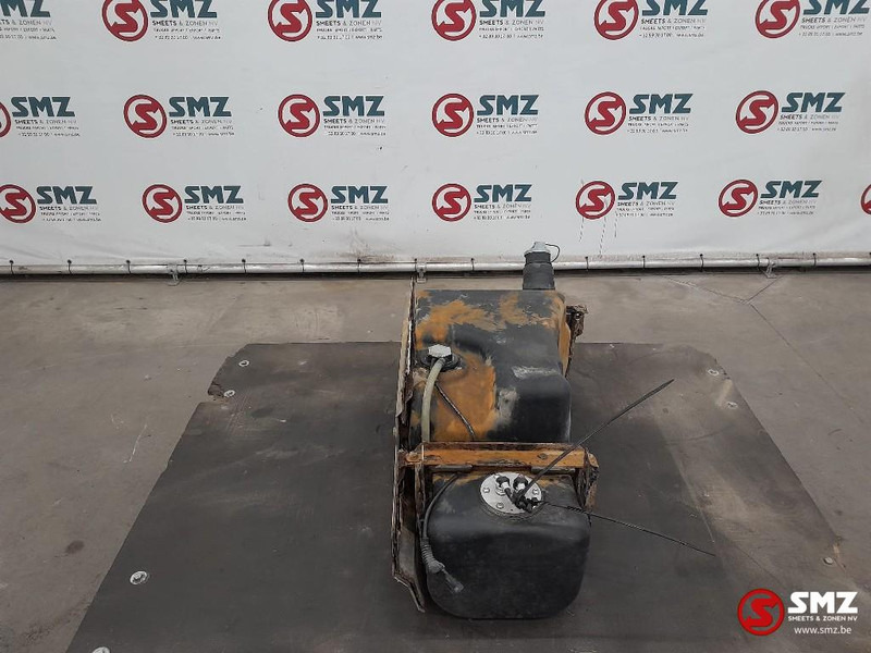 DAF Occ AdBluetank 50L Euro 5 DAF - Üzemanyagrendszer - Teherautó: 4 kép. DAF Occ AdBluetank 50L Euro 5 DAF - Üzemanyagrendszer - Teherautó: 4 kép.