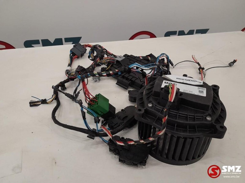 DAF Occ besturingseenheid + kachelmotor DAF XF 480 215 - ECU - Teherautó: 3 kép. DAF Occ besturingseenheid + kachelmotor DAF XF 480 215 - ECU - Teherautó: 3 kép.