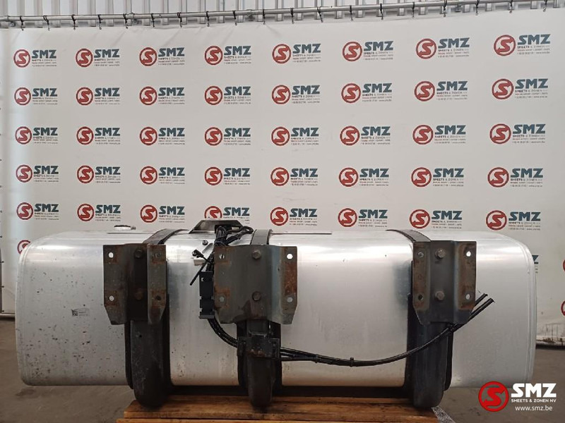 DAF Occ brandstoftank 750L DAF - Üzemanyag tartály - Teherautó: 2 kép. DAF Occ brandstoftank 750L DAF - Üzemanyag tartály - Teherautó: 2 kép.