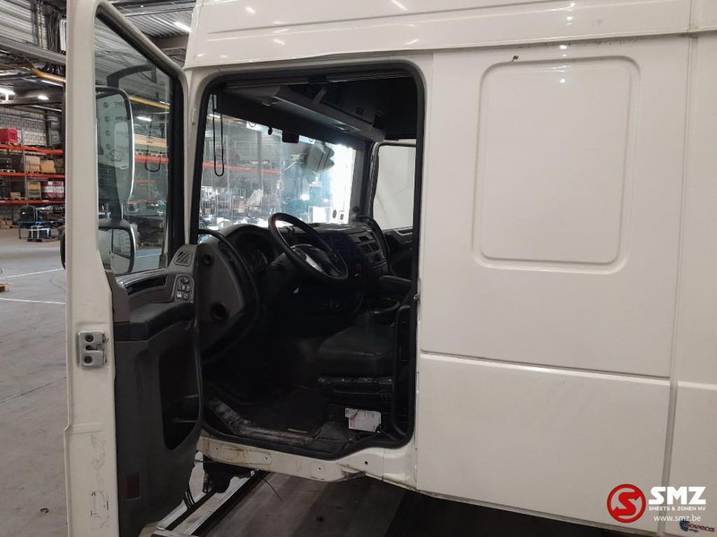 DAF Occ cabine compleet DAF - Fülke és belső tér - Teherautó: 4 kép. DAF Occ cabine compleet DAF - Fülke és belső tér - Teherautó: 4 kép.