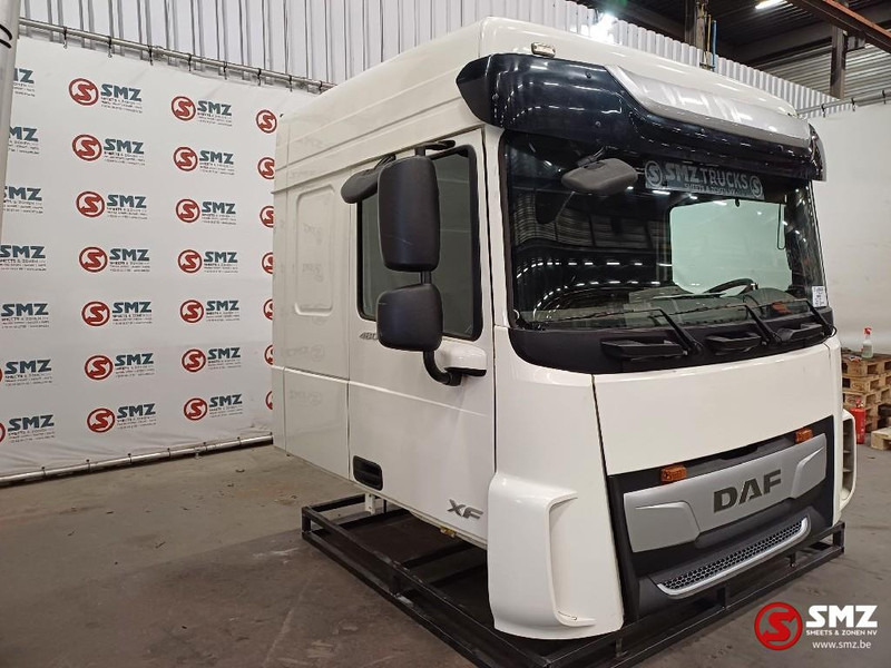 DAF Occ cabine compleet DAF - Fülke és belső tér - Teherautó: 4 kép. DAF Occ cabine compleet DAF - Fülke és belső tér - Teherautó: 4 kép.