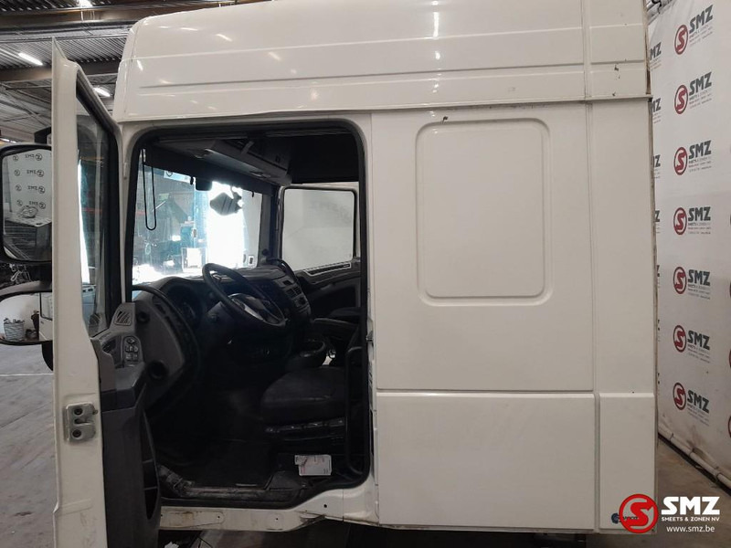 DAF Occ cabine compleet DAF - Fülke és belső tér - Teherautó: 3 kép. DAF Occ cabine compleet DAF - Fülke és belső tér - Teherautó: 3 kép.