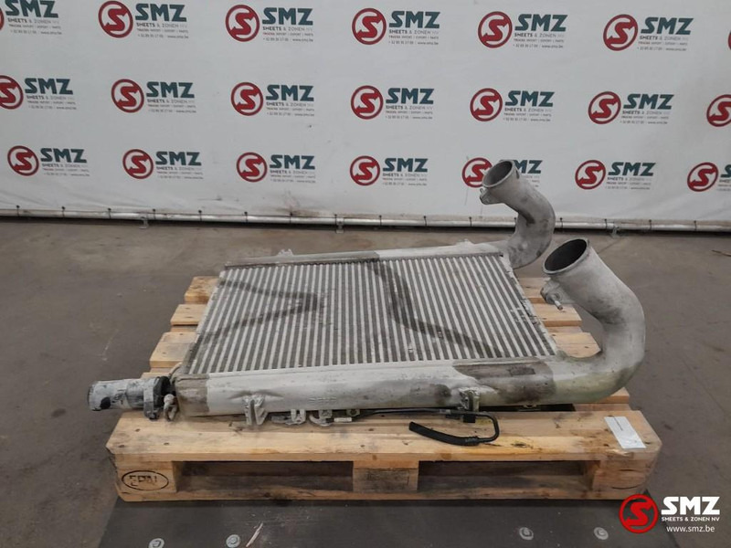 DAF Occ intercooler DAF - Köztes hűtő - Teherautó: 2 kép. DAF Occ intercooler DAF - Köztes hűtő - Teherautó: 2 kép.
