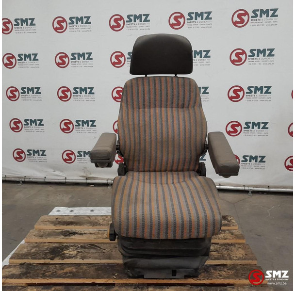 Diversen Occ bestuurdersstoel ISRI 6000 - Fülke és belső tér - Teherautó: 1 kép. Diversen Occ bestuurdersstoel ISRI 6000 - Fülke és belső tér - Teherautó: 1 kép.