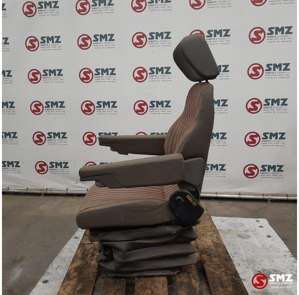 Diversen Occ bestuurdersstoel ISRI 6000 - Fülke és belső tér - Teherautó: 3 kép. Diversen Occ bestuurdersstoel ISRI 6000 - Fülke és belső tér - Teherautó: 3 kép.