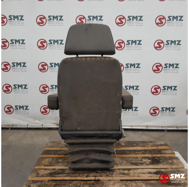 Diversen Occ bestuurdersstoel ISRI 6000 - Fülke és belső tér - Teherautó: 2 kép. Diversen Occ bestuurdersstoel ISRI 6000 - Fülke és belső tér - Teherautó: 2 kép.