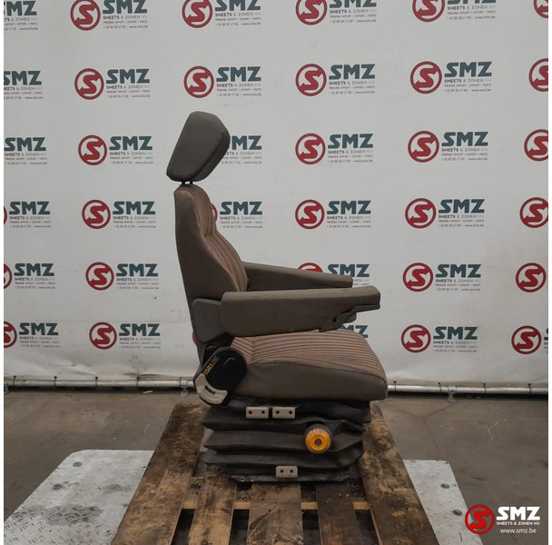 Diversen Occ bestuurdersstoel ISRI 6000 - Fülke és belső tér - Teherautó: 4 kép. Diversen Occ bestuurdersstoel ISRI 6000 - Fülke és belső tér - Teherautó: 4 kép.