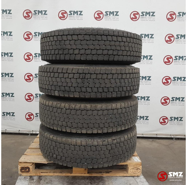 Diversen Occ vrachtwagenband 315/80R22.5 154/150M Formula D - Gumiabroncs - Teherautó: 1 kép. Diversen Occ vrachtwagenband 315/80R22.5 154/150M Formula D - Gumiabroncs - Teherautó: 1 kép.