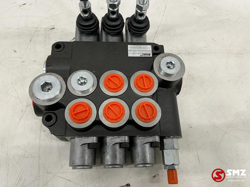 Diversen Stuurventiel MBV113002GP a1a1c1g kz1 - Hidraulika - Teherautó: 3 kép. Diversen Stuurventiel MBV113002GP a1a1c1g kz1 - Hidraulika - Teherautó: 3 kép.