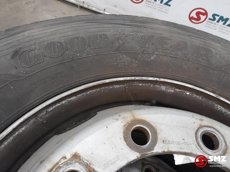 Goodyear Occ vrachtwagenband Goodyear 315/70R22.5 156/150L - Gumiabroncs - Teherautó: 2 kép. Goodyear Occ vrachtwagenband Goodyear 315/70R22.5 156/150L - Gumiabroncs - Teherautó: 2 kép.