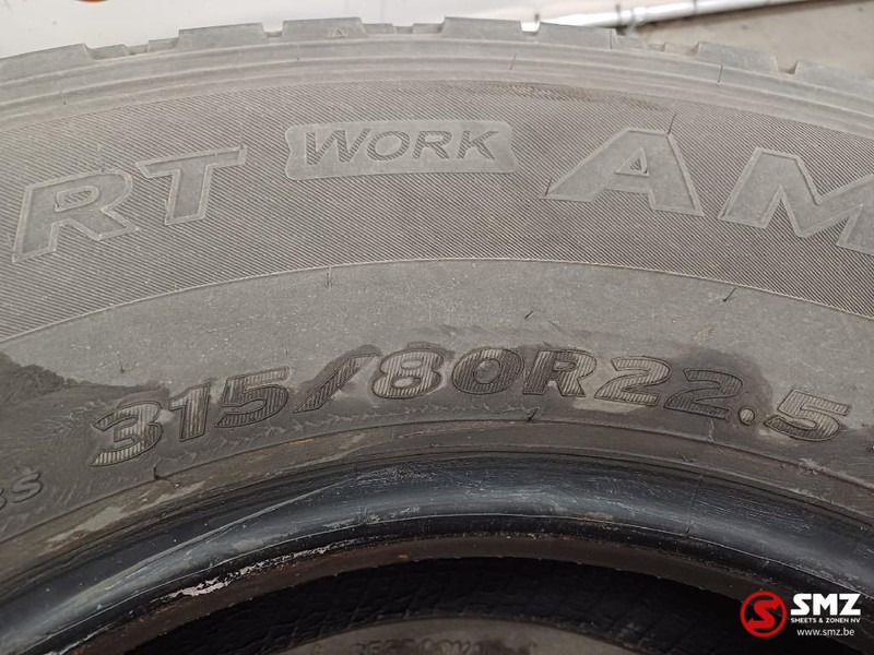 Hankook Occ vrachtwagenband 315/80R22.5 156/150K Hankook - Gumiabroncs - Teherautó: 3 kép. Hankook Occ vrachtwagenband 315/80R22.5 156/150K Hankook - Gumiabroncs - Teherautó: 3 kép.