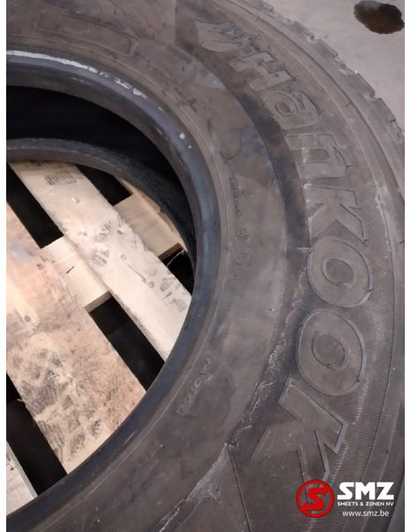 Hankook Occ vrachtwagenband Hankook Smart 315/80R22.5 - Gumiabroncs - Teherautó: 2 kép. Hankook Occ vrachtwagenband Hankook Smart 315/80R22.5 - Gumiabroncs - Teherautó: 2 kép.