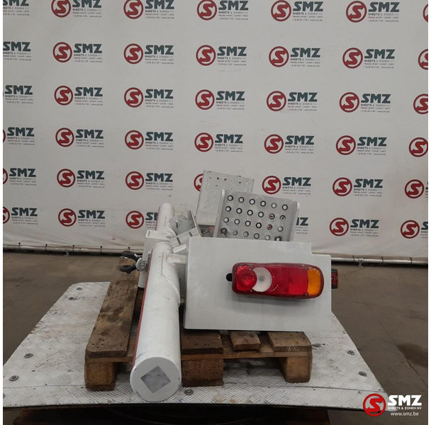 Iveco Occ achterbumper Iveco - Keret/ Alváz - Teherautó: 3 kép. Iveco Occ achterbumper Iveco - Keret/ Alváz - Teherautó: 3 kép.