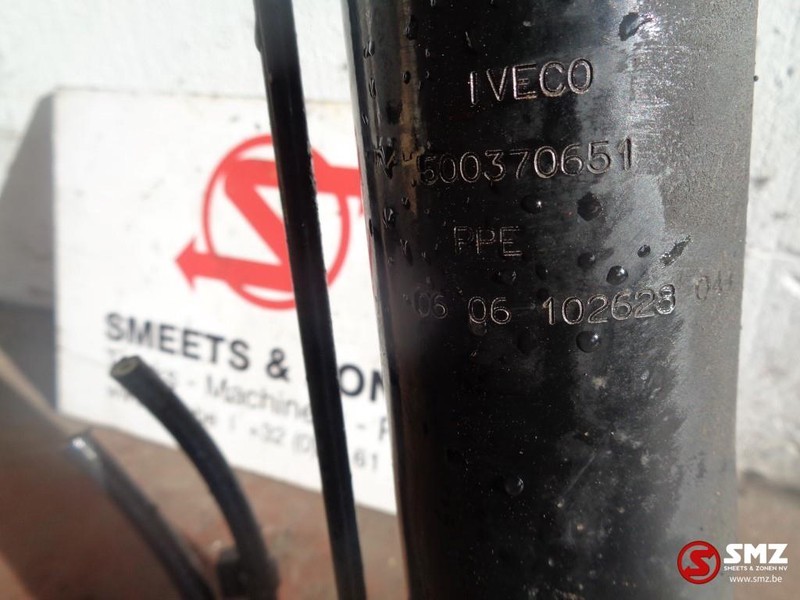 Iveco Occ cabine piston stralis / trakker - Fülke felfüggesztés - Teherautó: 3 kép. Iveco Occ cabine piston stralis / trakker - Fülke felfüggesztés - Teherautó: 3 kép.