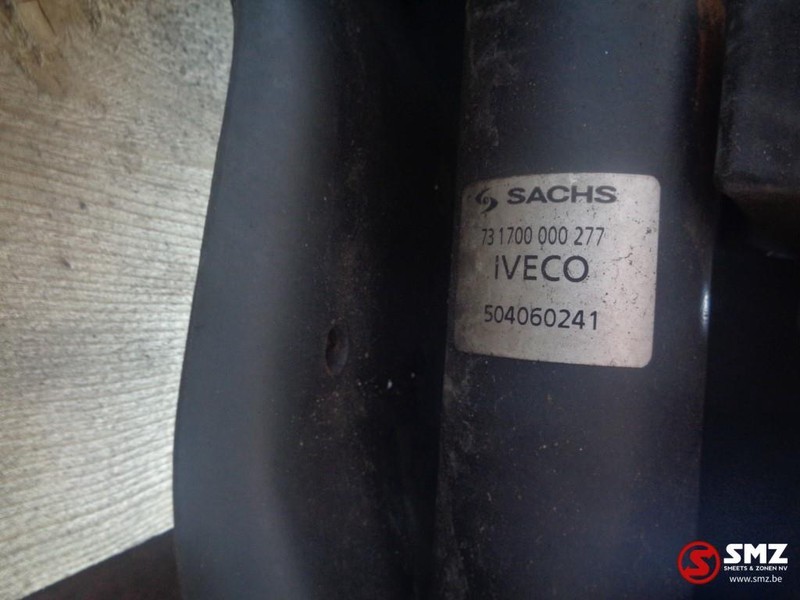 Iveco Occ cabineophanging stralis + schokdemper - Fülke felfüggesztés - Teherautó: 4 kép. Iveco Occ cabineophanging stralis + schokdemper - Fülke felfüggesztés - Teherautó: 4 kép.