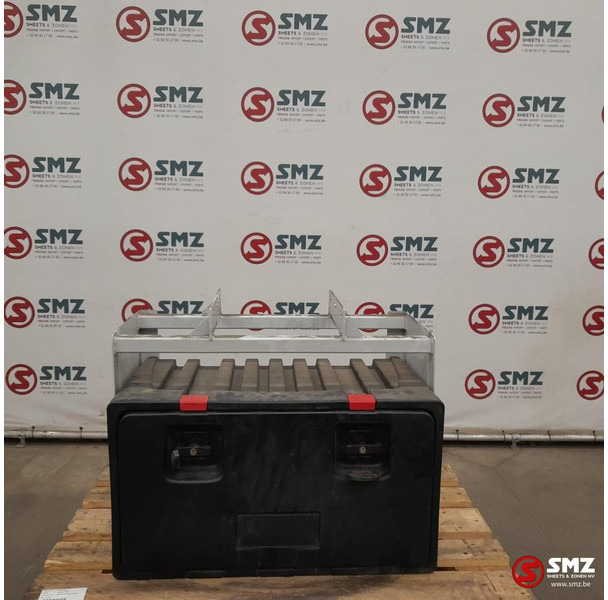 Iveco Occ gereedschapskoffer 175L Iveco - Keret/ Alváz - Teherautó: 1 kép. Iveco Occ gereedschapskoffer 175L Iveco - Keret/ Alváz - Teherautó: 1 kép.