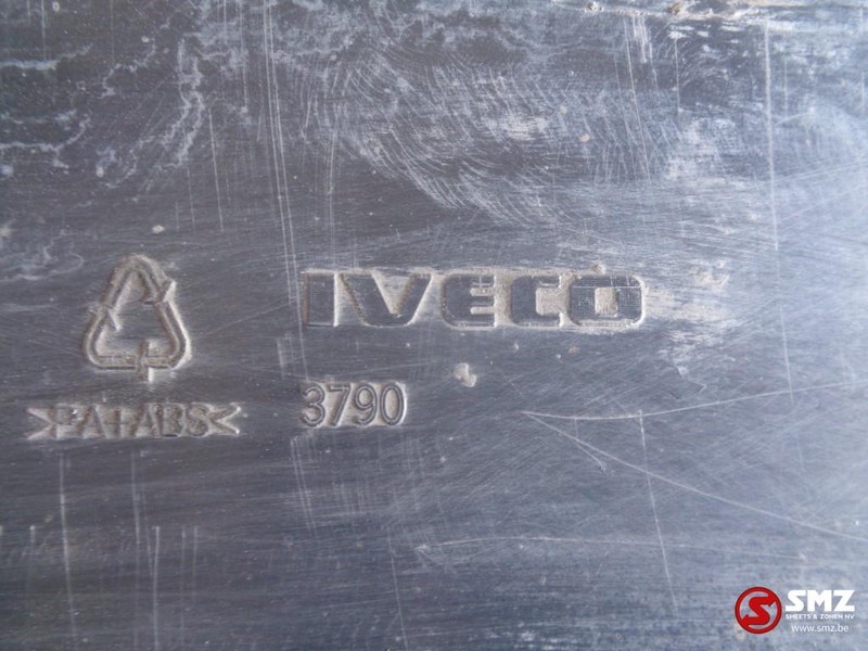 Iveco Occ zijdeel boven spatbord voor links - Sárvédő - Teherautó: 2 kép. Iveco Occ zijdeel boven spatbord voor links - Sárvédő - Teherautó: 2 kép.