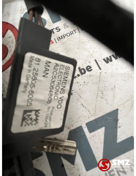 MAN Occ ECU besturingseenheid MAN TGS 0281020067 - ECU - Teherautó: 5 kép. MAN Occ ECU besturingseenheid MAN TGS 0281020067 - ECU - Teherautó: 5 kép.