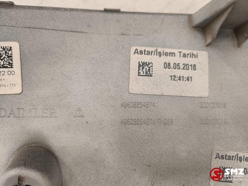 Mercedes-Benz Occ Bumperafdekking rechts Mercedes Actros MP4 - Lökhárító - Teherautó: 2 kép. Mercedes-Benz Occ Bumperafdekking rechts Mercedes Actros MP4 - Lökhárító - Teherautó: 2 kép.