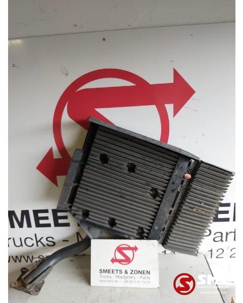 Mercedes-Benz Occ Spatbord links Atego 1828 - Sárvédő - Teherautó: 1 kép. Mercedes-Benz Occ Spatbord links Atego 1828 - Sárvédő - Teherautó: 1 kép.