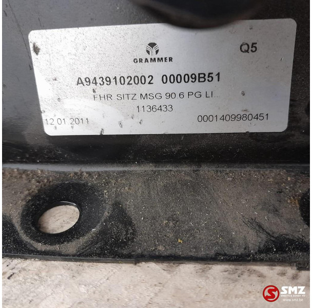 Mercedes-Benz Occ bestuurdersstoel Mercedes Actros MP3 - Fülke és belső tér - Teherautó: 5 kép. Mercedes-Benz Occ bestuurdersstoel Mercedes Actros MP3 - Fülke és belső tér - Teherautó: 5 kép.