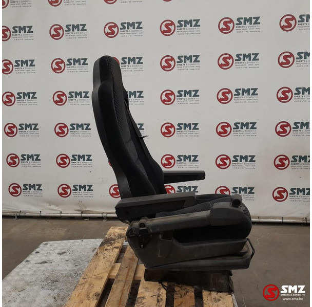 Mercedes-Benz Occ bestuurdersstoel Mercedes Actros MP3 - Fülke és belső tér - Teherautó: 4 kép. Mercedes-Benz Occ bestuurdersstoel Mercedes Actros MP3 - Fülke és belső tér - Teherautó: 4 kép.