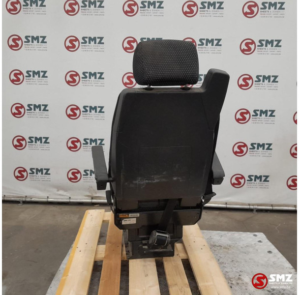 Mercedes-Benz Occ bijrijdersstoel Mercedes - Fülke és belső tér - Teherautó: 2 kép. Mercedes-Benz Occ bijrijdersstoel Mercedes - Fülke és belső tér - Teherautó: 2 kép.