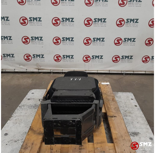 Mercedes-Benz Occ bijrijdersstoel rechts Mercedes - Fülke és belső tér - Teherautó: 4 kép. Mercedes-Benz Occ bijrijdersstoel rechts Mercedes - Fülke és belső tér - Teherautó: 4 kép.