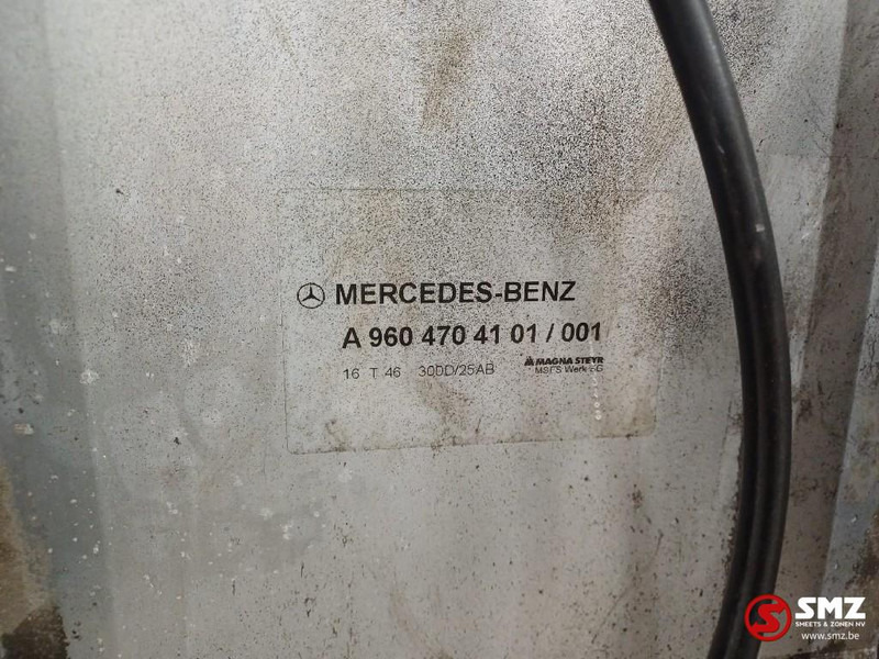 Mercedes-Benz Occ brandstoftank 300L + AdBluetank 25L Mercedes - Üzemanyag tartály - Teherautó: 5 kép. Mercedes-Benz Occ brandstoftank 300L + AdBluetank 25L Mercedes - Üzemanyag tartály - Teherautó: 5 kép.