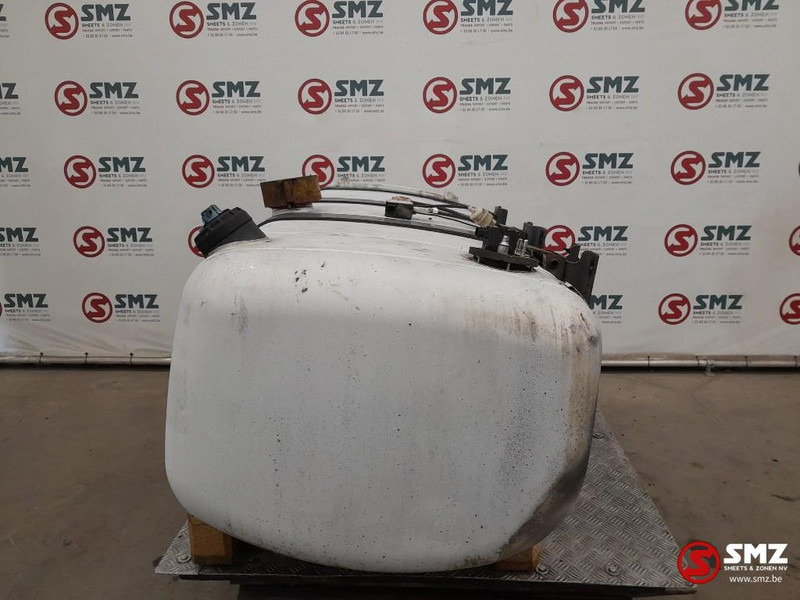 Mercedes-Benz Occ brandstoftank 660L + AdBluetank 75L met steune - Üzemanyag tartály - Teherautó: 4 kép. Mercedes-Benz Occ brandstoftank 660L + AdBluetank 75L met steune - Üzemanyag tartály - Teherautó: 4 kép.