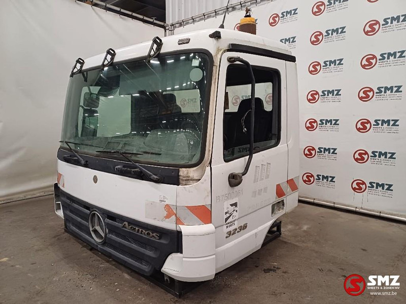 Mercedes-Benz Occ cabine compleet Mercedes Actros MP2 - Fülke és belső tér - Teherautó: 3 kép. Mercedes-Benz Occ cabine compleet Mercedes Actros MP2 - Fülke és belső tér - Teherautó: 3 kép.