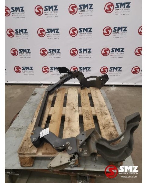 Mercedes-Benz Occ cabine ophanging achter - Fülke felfüggesztés - Teherautó: 1 kép. Mercedes-Benz Occ cabine ophanging achter - Fülke felfüggesztés - Teherautó: 1 kép.