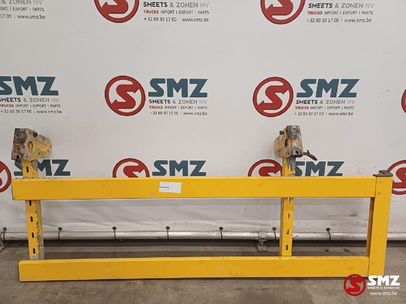 Mercedes-Benz Occ fietsenvanger rechts Mercedes - Keret/ Alváz - Teherautó: 1 kép. Mercedes-Benz Occ fietsenvanger rechts Mercedes - Keret/ Alváz - Teherautó: 1 kép.