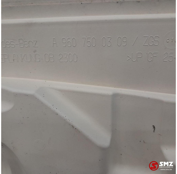 Mercedes-Benz Occ motorkap Mercedes - Motorháztető - Teherautó: 3 kép. Mercedes-Benz Occ motorkap Mercedes - Motorháztető - Teherautó: 3 kép.