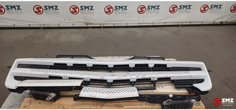 Mercedes-Benz Occ radiatorgrille Mercedes - Rács - Teherautó: 1 kép. Mercedes-Benz Occ radiatorgrille Mercedes - Rács - Teherautó: 1 kép.