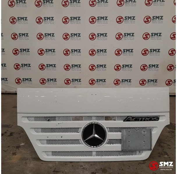 Mercedes-Benz Occ radiatorgrille Mercedes - Rács - Teherautó: 1 kép. Mercedes-Benz Occ radiatorgrille Mercedes - Rács - Teherautó: 1 kép.