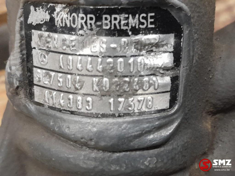 Mercedes-Benz Occ remklauw achter links Mercedes - Féknyereg - Teherautó: 3 kép. Mercedes-Benz Occ remklauw achter links Mercedes - Féknyereg - Teherautó: 3 kép.