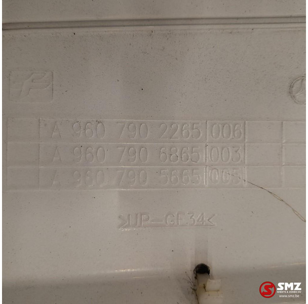 Mercedes-Benz Occ set cabinespoilers Mercedes - Légterelő - Teherautó: 5 kép. Mercedes-Benz Occ set cabinespoilers Mercedes - Légterelő - Teherautó: 5 kép.