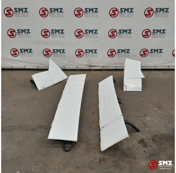 Mercedes-Benz Occ set cabinespoilers Mercedes - Légterelő - Teherautó: 1 kép. Mercedes-Benz Occ set cabinespoilers Mercedes - Légterelő - Teherautó: 1 kép.