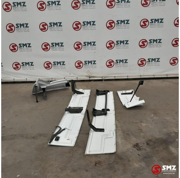 Mercedes-Benz Occ set cabinespoilers Mercedes - Légterelő - Teherautó: 2 kép. Mercedes-Benz Occ set cabinespoilers Mercedes - Légterelő - Teherautó: 2 kép.