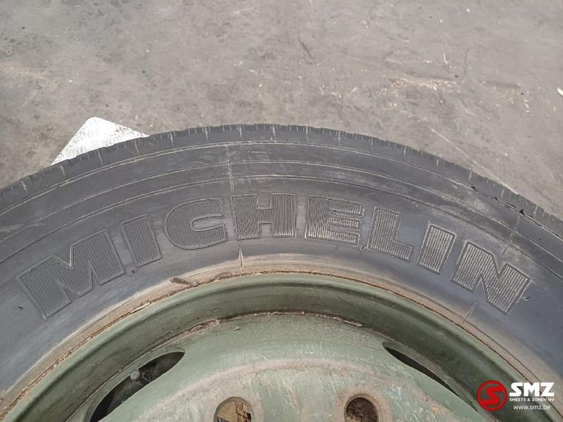 Michelin Occ vrachtwagenband 11R22.5 148/145L Michelin - Gumiabroncs - Teherautó: 2 kép. Michelin Occ vrachtwagenband 11R22.5 148/145L Michelin - Gumiabroncs - Teherautó: 2 kép.