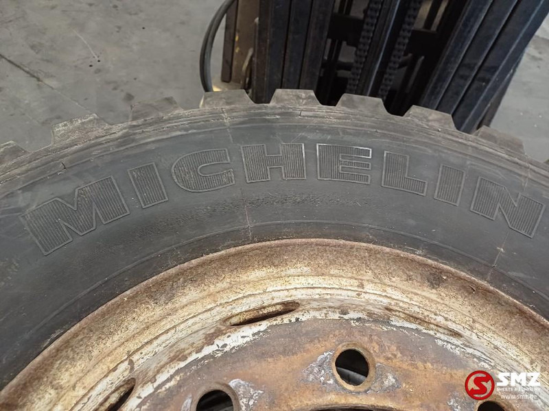 Michelin Occ vrachtwagenband 12.00R20 154/149K Michelin - Gumiabroncs - Teherautó: 2 kép. Michelin Occ vrachtwagenband 12.00R20 154/149K Michelin - Gumiabroncs - Teherautó: 2 kép.