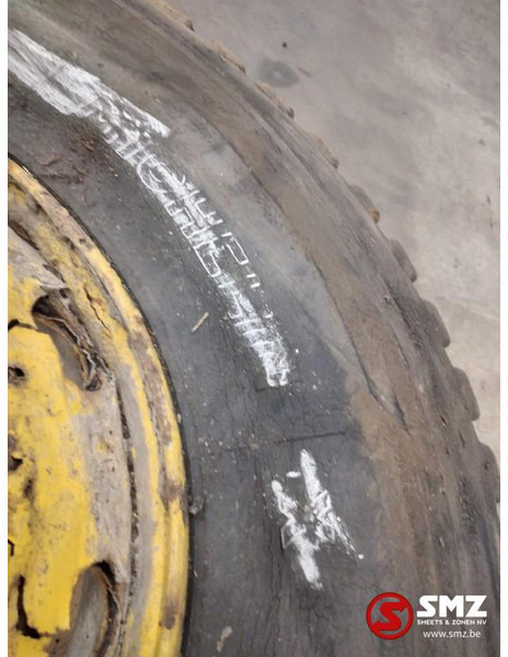 Michelin Occ vrachtwagenband Michelin 12R22.5 - Gumiabroncs - Teherautó: 2 kép. Michelin Occ vrachtwagenband Michelin 12R22.5 - Gumiabroncs - Teherautó: 2 kép.