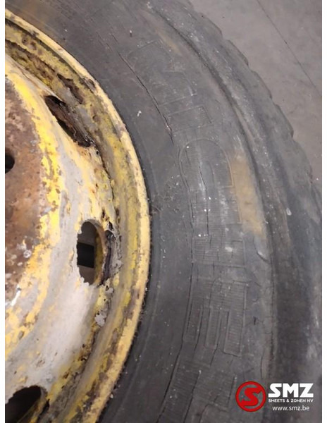 Michelin Occ vrachtwagenband Michelin 12R22.5 - Gumiabroncs - Teherautó: 3 kép. Michelin Occ vrachtwagenband Michelin 12R22.5 - Gumiabroncs - Teherautó: 3 kép.