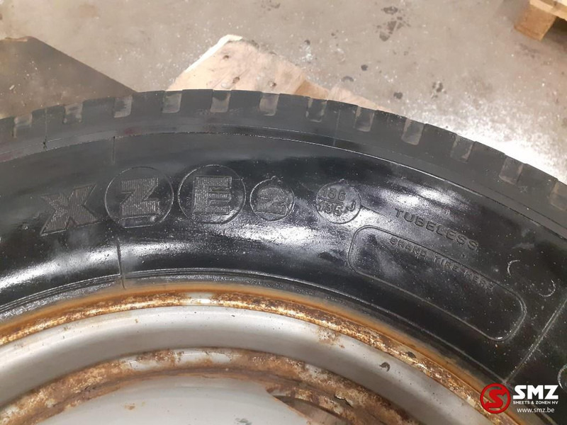 Michelin Occ vrachtwagenband Michelin 245/70R19.5 - Gumiabroncs - Teherautó: 4 kép. Michelin Occ vrachtwagenband Michelin 245/70R19.5 - Gumiabroncs - Teherautó: 4 kép.