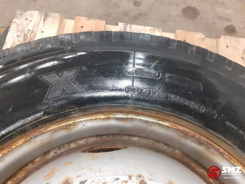 Gumiabroncs - Teherautó Michelin Occ vrachtwagenband Michelin 245/70R19.5: 6 kép. Gumiabroncs - Teherautó Michelin Occ vrachtwagenband Michelin 245/70R19.5: 6 kép.